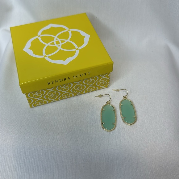 Kendra Scott Elle Mint Green Earrings - Picture 2 of 2